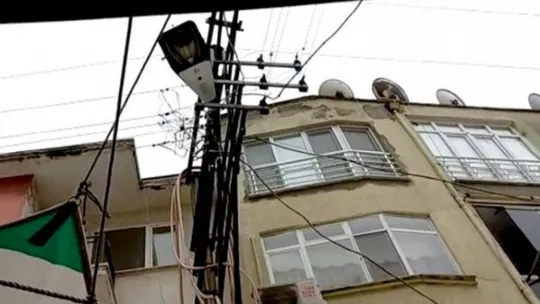 Edremit'te elektrik direğinden çıkan kıvılcımlar paniğe neden oldu