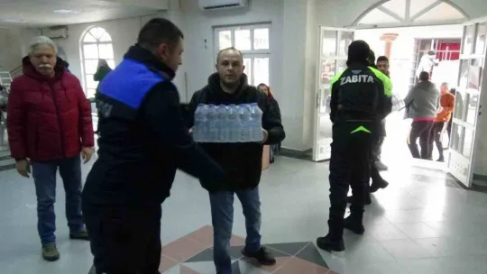 Edremit'ten deprem bölgesine yardım eli