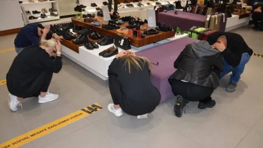 Edremit ve Havran' da deprem anı çök-kapan-tutun tatbikatı