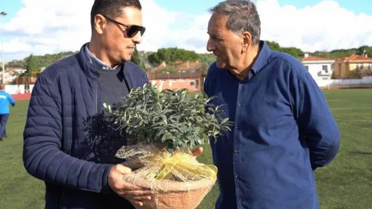 Ege'de suyun iki yanından futbol dostluğu