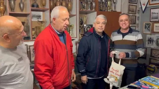 Ege'de suyun iki yanından futbol dostluğu