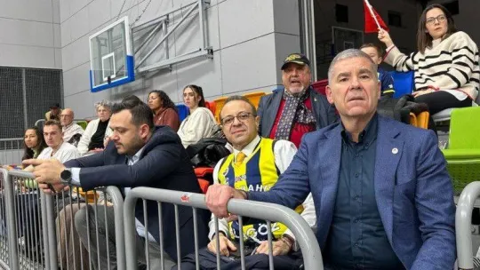 Egemen Bağış, Prag'da Fenerbahçe'yi yalnız bırakmadı