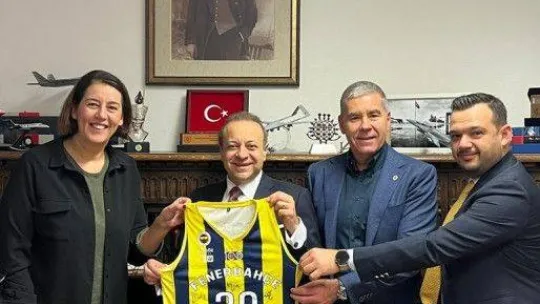 Egemen Bağış, Prag'da Fenerbahçe'yi yalnız bırakmadı