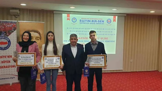Eğitim Bir Sen'den Kitap okuyan öğrencilere altın ödülü