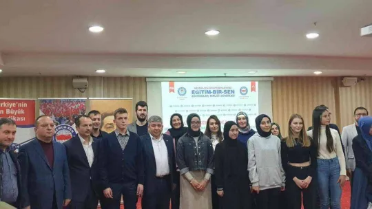 Eğitim Bir Sen'den Kitap okuyan öğrencilere altın ödülü