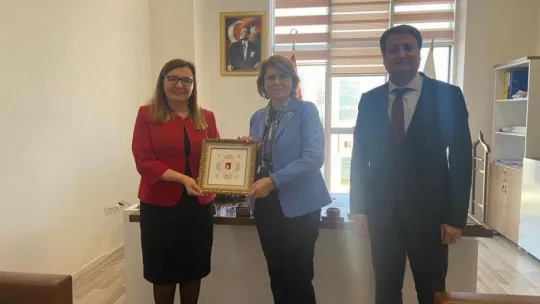 Eğitim Müsteşarı Nasibova Azeri öğrencilerle bir araya geldi