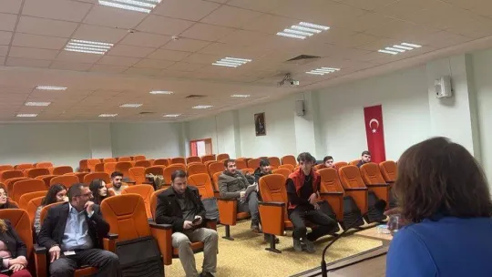 Eğitim Müsteşarı Nasibova Azeri öğrencilerle bir araya geldi