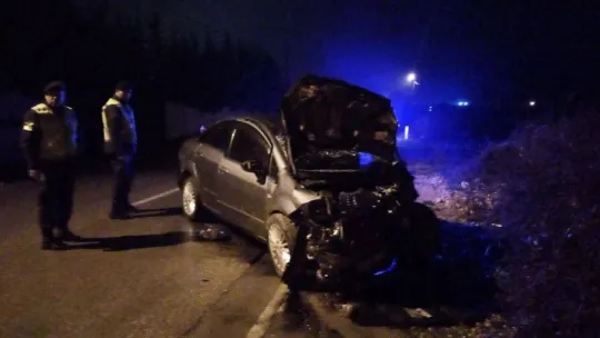 Ehliyetsiz sürücü evin duvarına çarptı: 4 yaralı