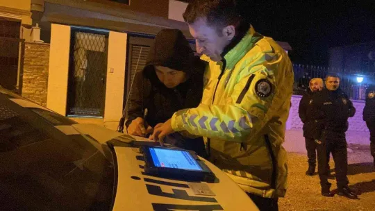 Ehliyetsiz sürücü kovalamaca sonucu yakalandı