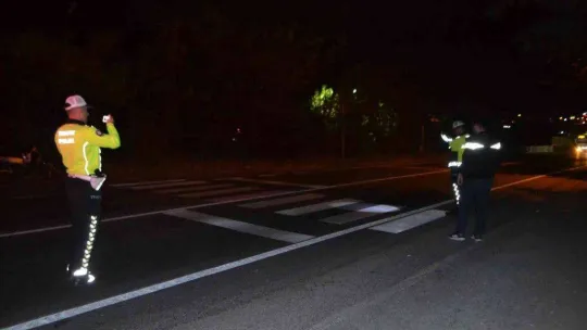 Ehliyetsiz sürücünün çarpıp kaçtığı 18 yaşındaki kız ağır yaralandı