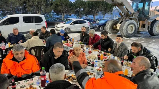 Ekip üyesi arkadaşlarıyla iftar açtı