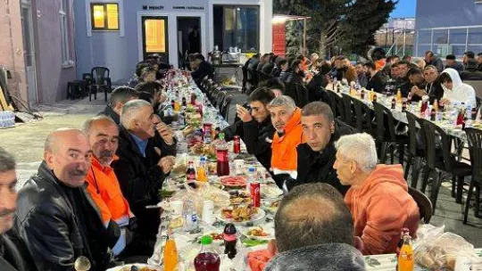 Ekip üyesi arkadaşlarıyla iftar açtı