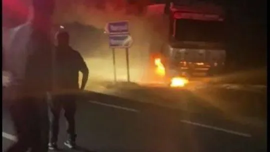 Ekmek teknesi küle döndü: 'Vay gitti benim köfte arabam vay' diyerek hüngür hüngür ağladı