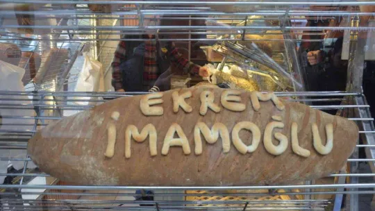 Ekrem İmamoğlu'ndan esnafa: 'Ekmek gibi yesinler Ekrem'i diyorsunuz yani'