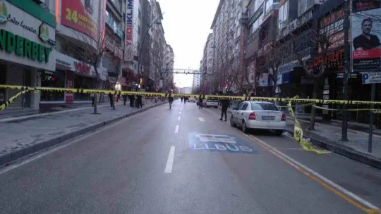 Elazığ'da Gazi Caddesi binaların çökme tehlikesine karşı trafiğe kapatıldı