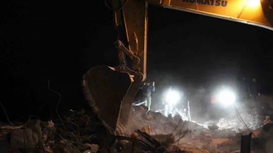 Elbistan'da arama kurtarma çalışmaları devam ediyor