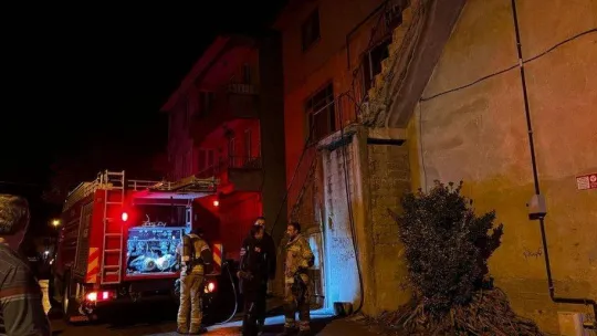 Elektrikli battaniyeden çıkan yangın paniğe neden oldu