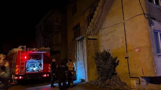 Elektrikli battaniyeden çıkan yangın paniğe neden oldu