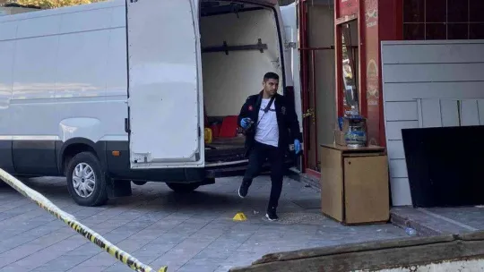 Elektronik kelepçesini çözüp dehşet saçtı: 2 yaralı