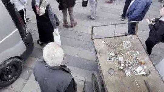 Elektronik kelepçesini çözüp dehşet saçtı: 2 yaralı