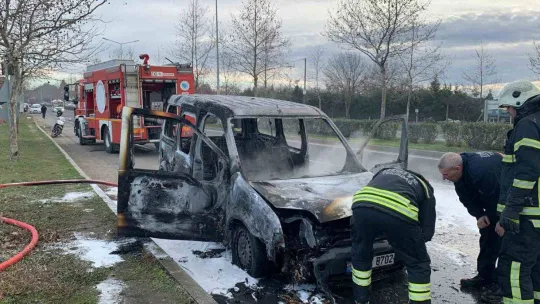 Emanet aldığı araç hastane yolunda alev topuna döndü