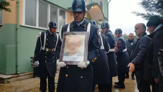 Emekli asker son yolculuğuna törenle uğurlandı