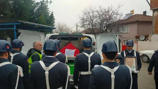 Emekli asker son yolculuğuna törenle uğurlandı