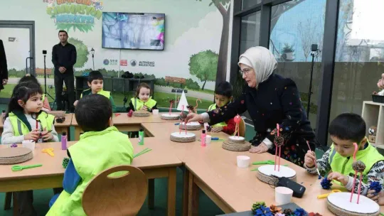 Emine Erdoğan: 'Geleceğimiz emin ellerde'