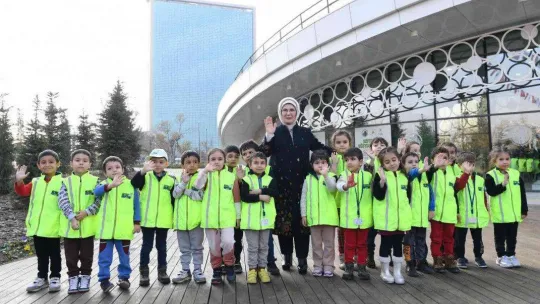 Emine Erdoğan: 'Geleceğimiz emin ellerde'