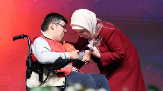 Emine Erdoğan: 'Gönüllülük kültürünü yaşatırsak, dünya sevgiyle çepeçevre kuşanır'