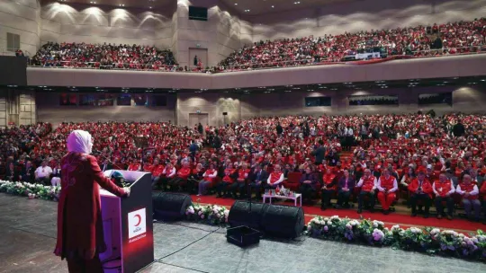 Emine Erdoğan: 'Gönüllülük kültürünü yaşatırsak, dünya sevgiyle çepeçevre kuşanır'