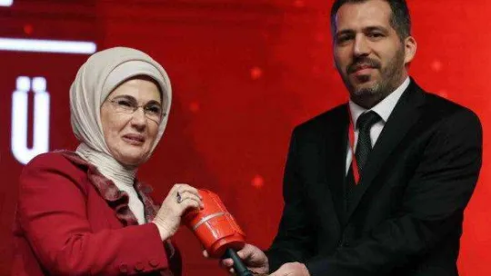 Emine Erdoğan: 'Gönüllülük kültürünü yaşatırsak, dünya sevgiyle çepeçevre kuşanır'