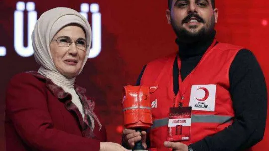 Emine Erdoğan: 'Gönüllülük kültürünü yaşatırsak, dünya sevgiyle çepeçevre kuşanır'