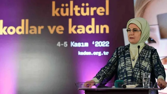 Emine Erdoğan: 'Kadını hakikatinden kopararak yeniden şekillendirmeye çalışan bir gündemin içindeyiz'