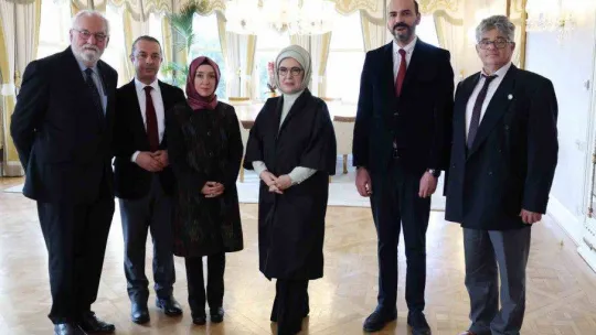 Emine Erdoğan'a Uluslararası Apiterapi Federasyonundan Dr. Beck Apiterapi Ödülü