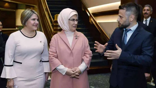 Emine Erdoğan sayesinde okuma yazma öğrenen köylü kadınların son isteği