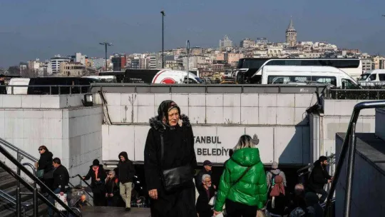 Eminönü'nde yılbaşı yoğunluğu