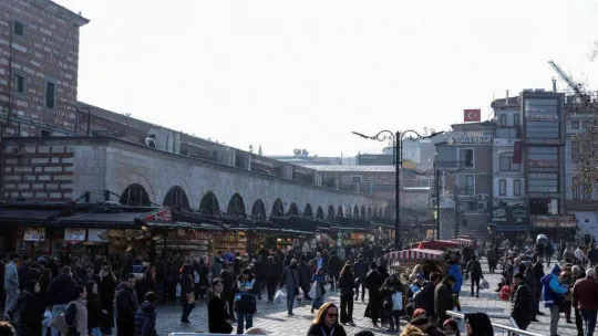 Eminönü'nde yılbaşı yoğunluğu