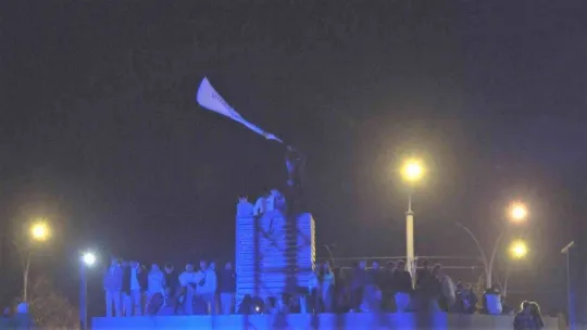 Emir Can İğrek Kocaeli'yi salladı, hayranları çatı ve köprülere çıktı