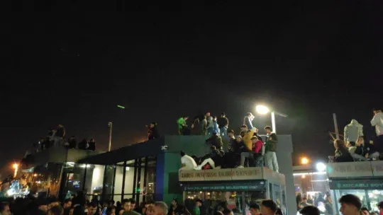 Emir Can İğrek Kocaeli'yi salladı, hayranları çatı ve köprülere çıktı