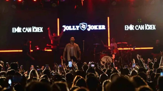 Emir Can İğrek, şarkıyı Bursaspor'a ithaf etti