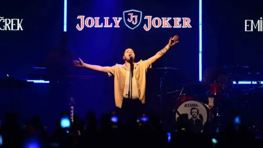 Emir Can İğrek, şarkıyı Bursaspor'a ithaf etti