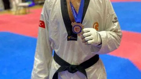 Emircan Turan, Bosna'da tekvandoda altın madalya kazandı