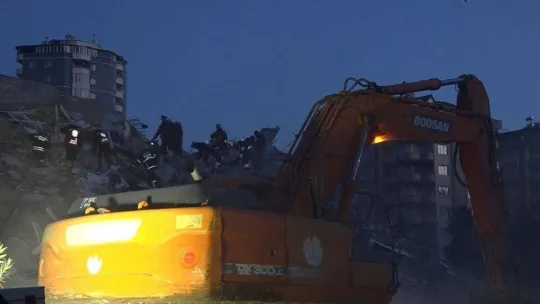 Emre Apartmanı'nda arama kurtarma çalışmaları 38. saatinde