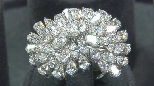 En ışıltılı fuar açıldı 950 bin liralık pırlanta yüzük dikkat çekti