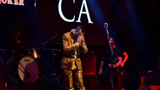 En uzun gecede Bursa'da Cem Adrian rüzgarı