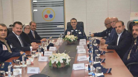 Enerji Bakanı Dönmez, yeni yıla bor işçileri ile girdi