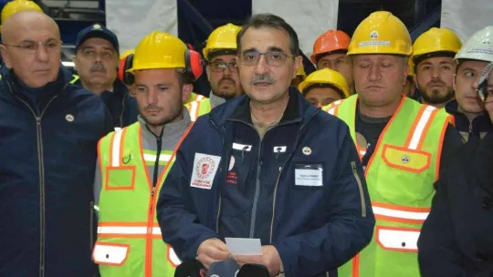 Enerji Bakanı Dönmez, yeni yıla bor işçileri ile girdi