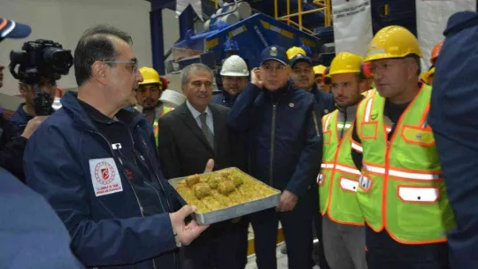 Enerji Bakanı Dönmez, yeni yıla bor işçileri ile girdi