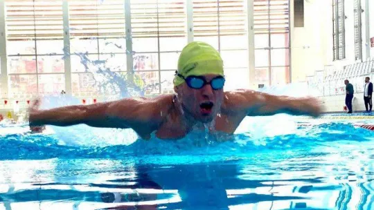 Engelleri yüzerek aştı, genç yaşında 120 madalya kazandı